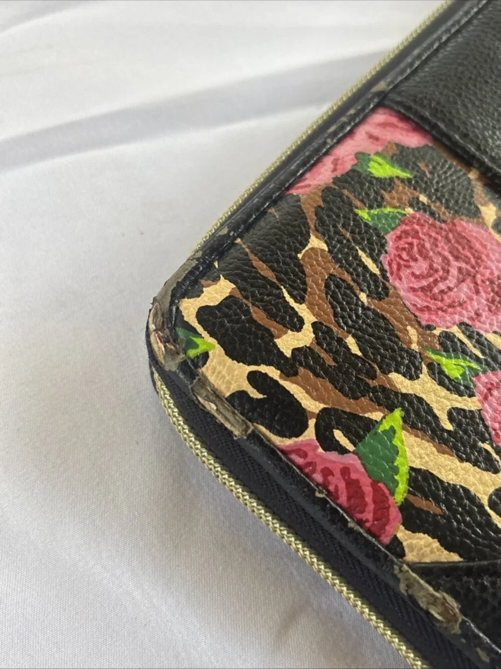 Betsy Johnson Full Zip Wallet Clutch Wristlet Black Leather Gold Roses Cheetah